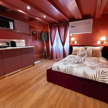 Les D Ailleurs Apartment