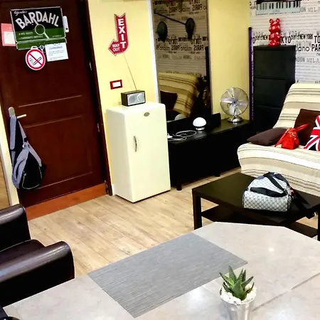 Bonaparte, Bienvenue Dans Le Quartier Du Port, Le Quartier De Avec Son Ambiance Estivale Qui Respire Les Vacances, Rafraîchissement Garantie Pour Arrivée Toute En Douceur * Nice