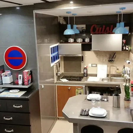 Bonaparte, Bienvenue Dans Le Quartier Du Port, Le Quartier De Avec Son Ambiance Estivale Qui Respire Les Vacances, Rafraîchissement Garantie Pour Arrivée Toute En Douceur