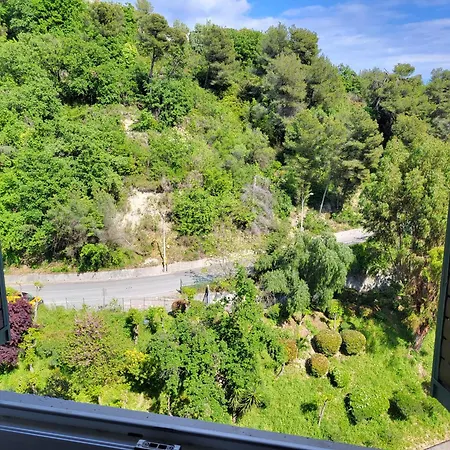 Private Room-3 In Hannana Apartment- 2 Min Walk To Tram 12 Min To Train Station 15 Min To Massena Place