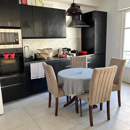 Couette-café Shared Flat In Liberation