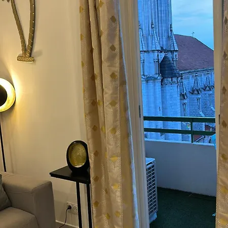 Appartement Centre Sur Avenue Jean Medecin à 8 Minutes De Marche *