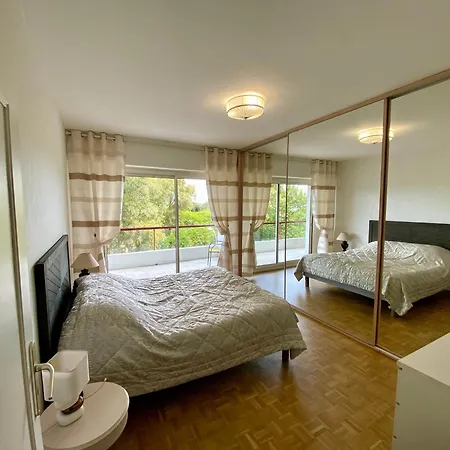 West Pretty One Bedroom Appartement