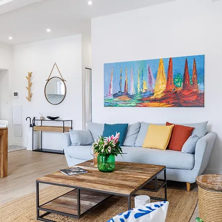 Sunlight - Archibald - Port Area, 2 Bedrooms, Stunning With Balcony & Parking Apartment *