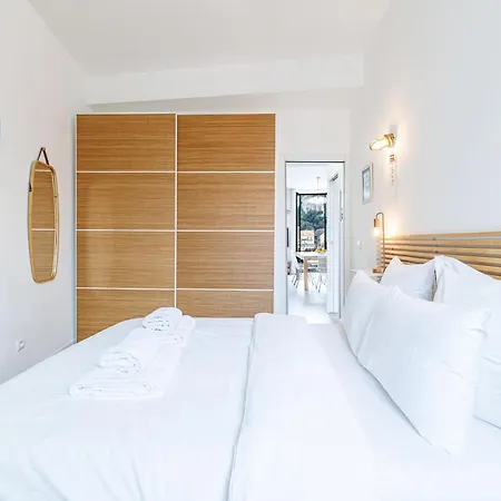 Sunlight - Archibald - Port Area, 2 Bedrooms, Stunning With Balcony & Parking Apartment *