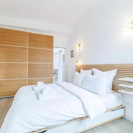 Sunlight - Archibald - Port Area, 2 Bedrooms, Stunning With Balcony & Parking Apartment Nice