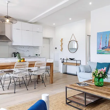 Apartment Sunlight - Archibald - Port Area, 2 Bedrooms, Stunning With Balcony & Parking