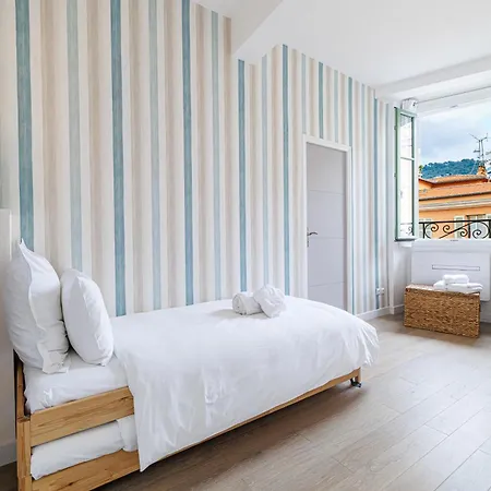 Sunlight - Archibald - Port Area, 2 Bedrooms, Stunning With Balcony & Parking Apartment Nice