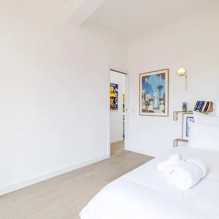 Sunlight - Archibald - Port Area, 2 Bedrooms, Stunning With Balcony & Parking Apartment