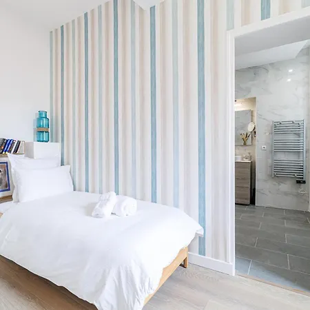 Sunlight - Archibald - Port Area, 2 Bedrooms, Stunning With Balcony & Parking Apartment *