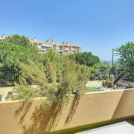 La Brise Apartment *