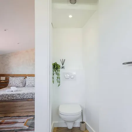 Apartment 12, Boulevard Jean Jaures - *