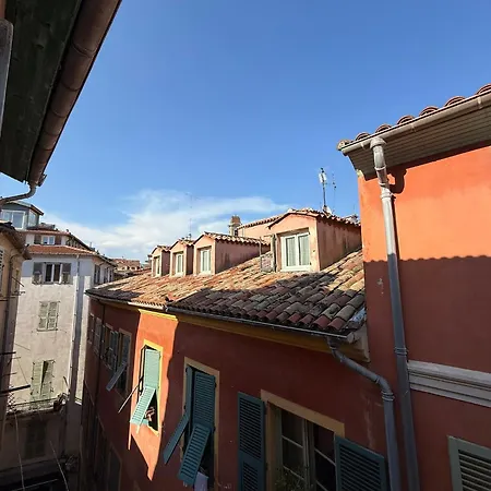 2 Pièces Proche Appartement *