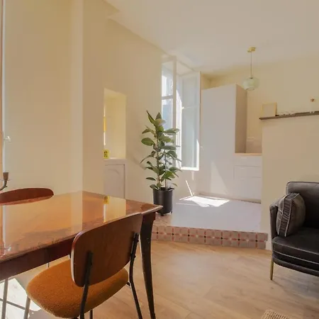 Le Charme De L'ancien, Rénové - - 4 Personnes Nice