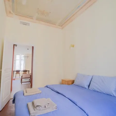 Le Charme De L'ancien, Rénové - - 4 Personnes Appartement