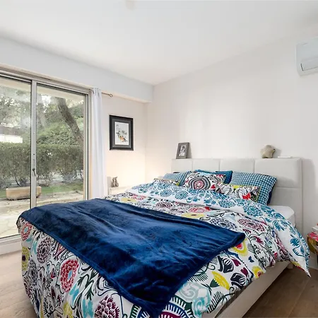 Luxury Residence, Garden Level With Sea View And Swimming Pool, 2bedroom Of Approximately 85 Square Meter And Private Garden Nice