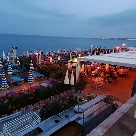 Exclusive Dans 2 Pieces 40 M2 Atypique Original Dans Grande Structure Type D'hote 80 M2 200 M Promenade Des Sejour 4* Nice