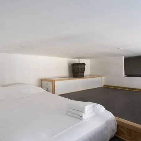 Gioa- Avec Balcon, Place Garibaldi -paillon Appartement *