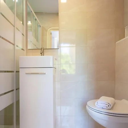 Apartment Lympia -cosy Studio, 200 M Plages De - Le Port *