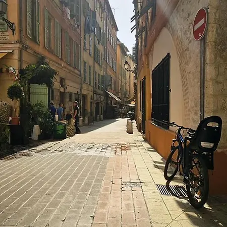 Grand T2 A Deux Pas De La Au Coeur Du Vieux-nice * Nice