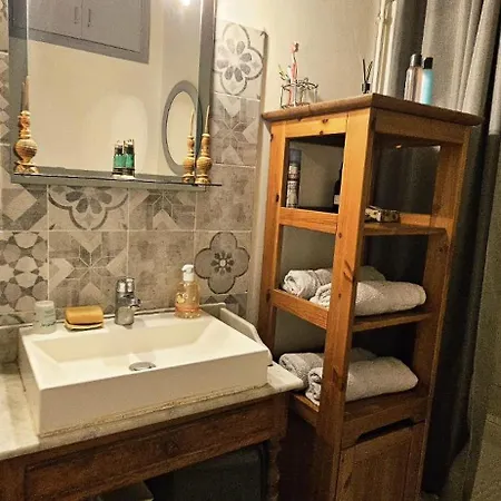 Apartment Grand T2 A Deux Pas De La Au Coeur Du Vieux-nice