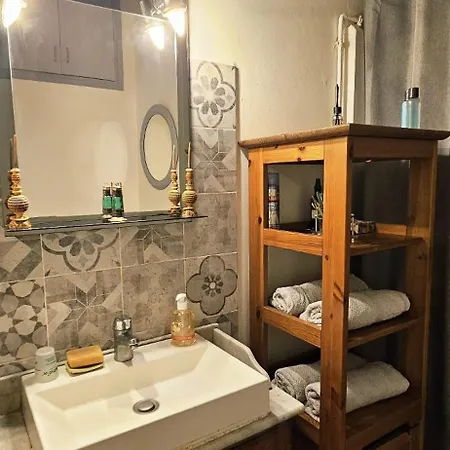 Apartment Grand T2 A Deux Pas De La Au Coeur Du Vieux-nice Nice