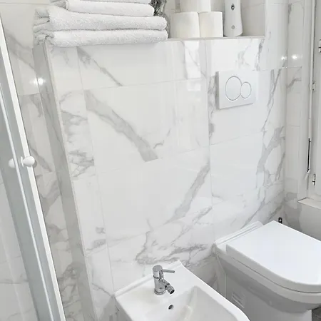 Apartment Place,1 Min To The Beach, Nice