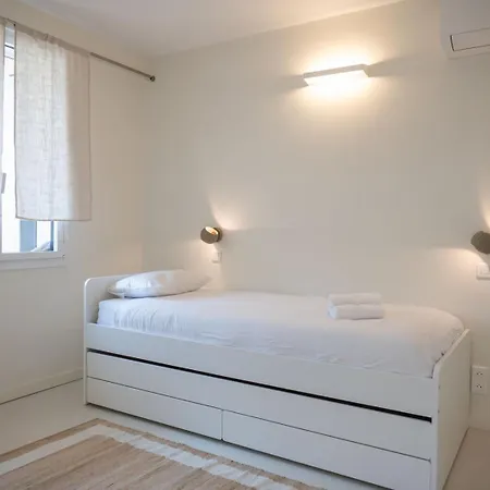 Maison d'hôtes Guestready - Spacious Comfort With Sunny Garden 4*