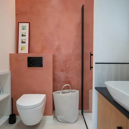 Guestready - Spacious Comfort With Sunny Garden Maison d'hôtes 4*