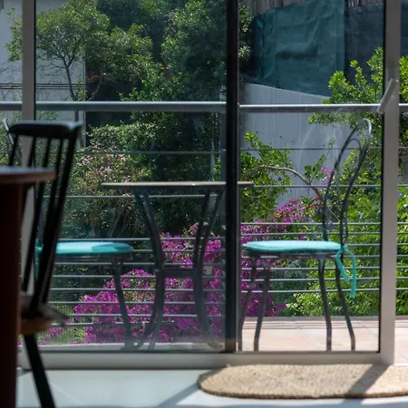 Maison d'hôtes Guestready - Spacious Comfort With Sunny Garden 4*