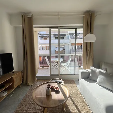 Apppartement Avec Terrasse - 2 à 4 Personnes * Nice