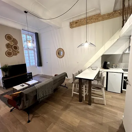 Appartement Dans Le Coeur Du Vieux-nice *