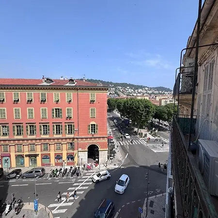 Port Nice: Very 3 Apartment