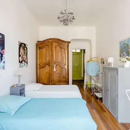 Guest Bedroom In Private Home, Quiet, Elegant, 10 Mins To Beach, 1 Triple And 1 Double Bedrooms