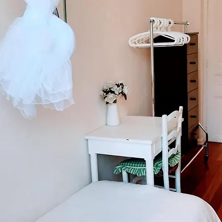 Guest Bedroom In Private Home, Quiet, Elegant, 10 Mins To Beach, 1 Triple And 1 Double Bedrooms Nice