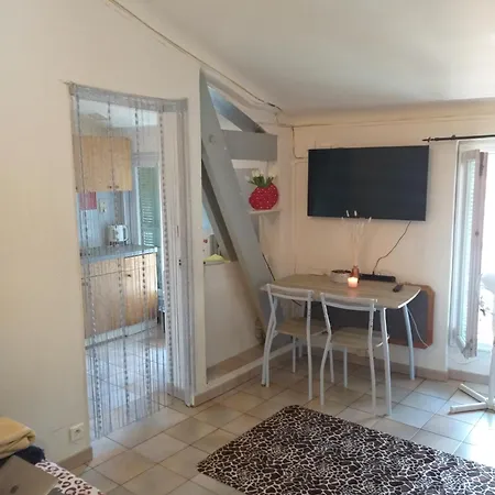 Beachside Retreat: Proximity & Access Apartment *