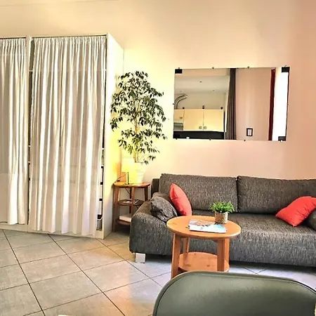Cocoon Moderne, Close To Train Station & Shops Apartment Nice