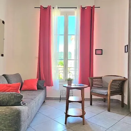 Cocoon Moderne, Close To Train Station & Shops Apartment *