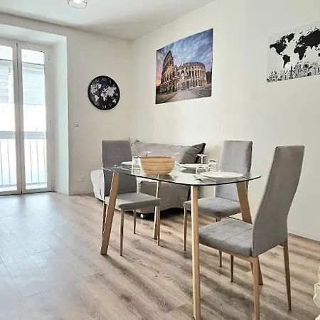 Apartment T2 With Contemporary Design And Air Conditioning *