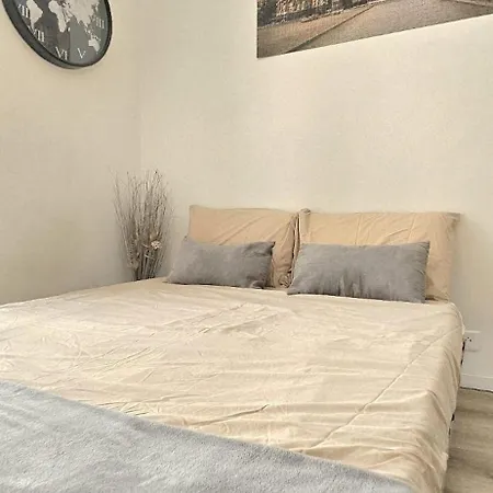 Apartment T2 With Contemporary Design And Air Conditioning