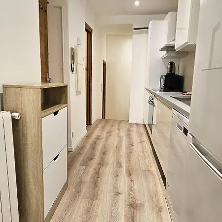 T2 With Contemporary Design And Air Conditioning Apartment *