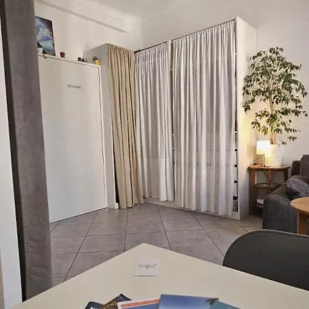 Cocoon Moderne, Close To Train Station & Shops Apartment