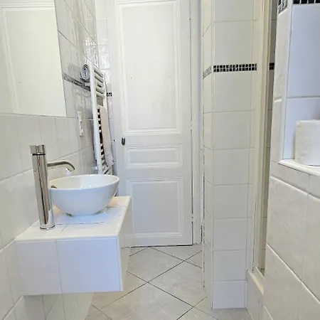 Cocoon Moderne, Close To Train Station & Shops Apartment *