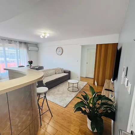Le Carras - Proche De Aéroport , à Pied - Promenade Des Appartement *