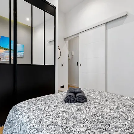 Renting - Verdun - Designer Cocoon Massena Calm Air Conditioning * Nice