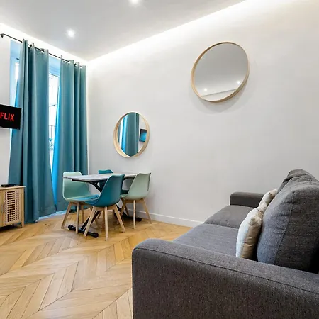 Renting - Verdun - Designer Cocoon Massena Calm Air Conditioning Apartment *