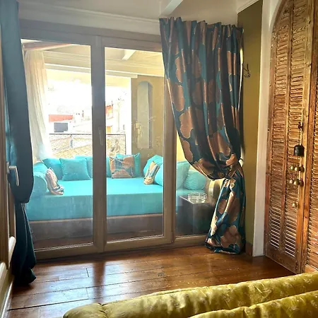Old Town, Experience Out Of Time Apartment
