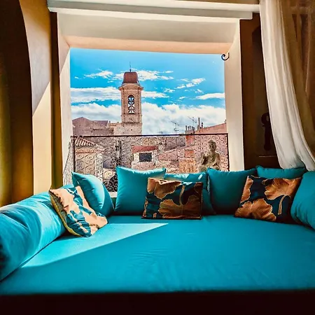 Old Town, Experience Out Of Time Apartment