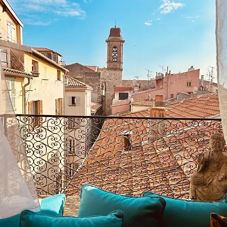 Old Town, Experience Out Of Time Apartment