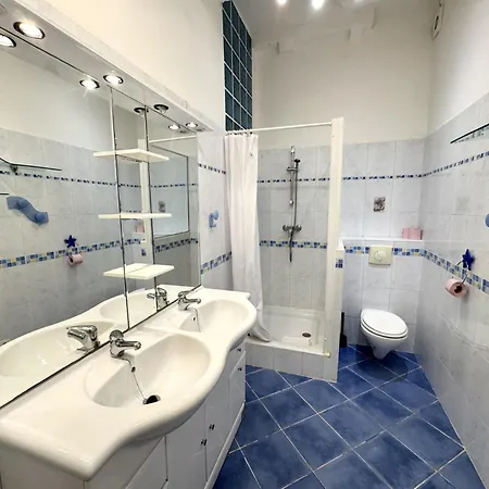 Apartment Riviera: Old Town Getaway, Steps From 3*